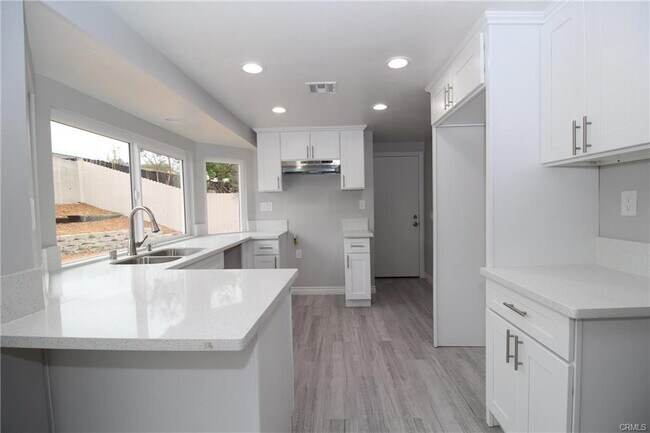 Building Photo - 2136 N Arrowhead Ave