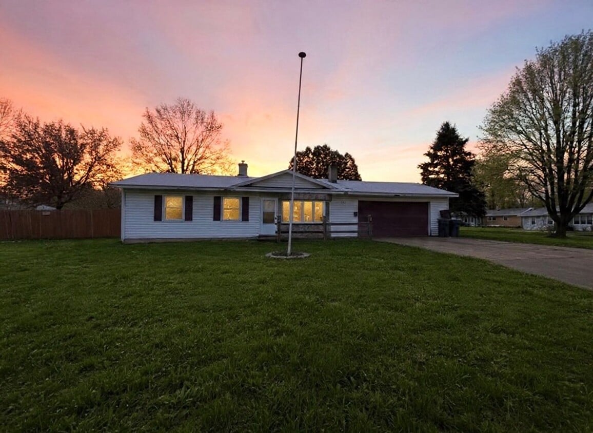 Primary Photo - 3 Bedroom House