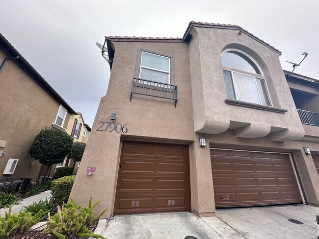 Building Photo - Beautiful 3bd/2.5 ba condo in Moreno Valle...