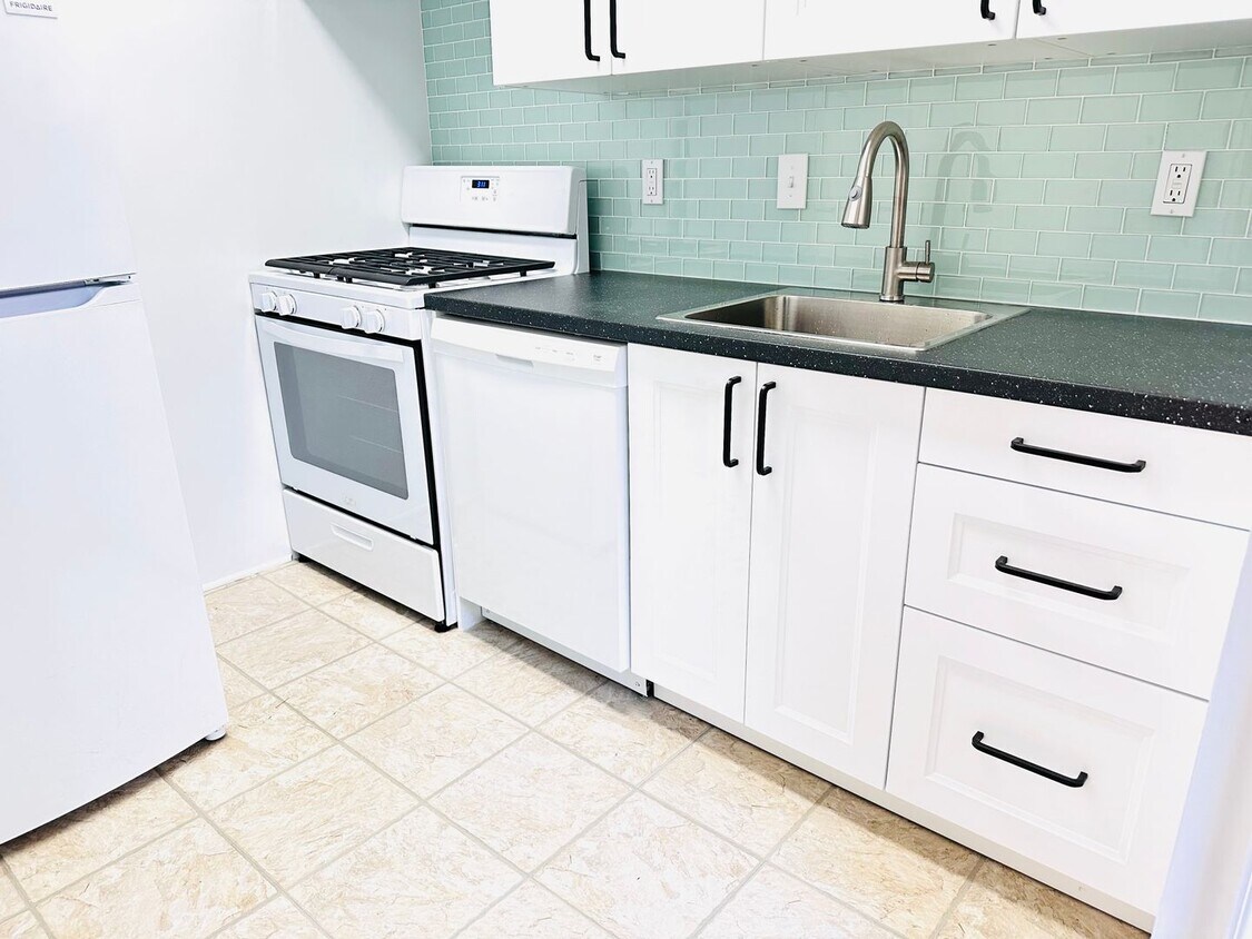 Foto principal - 8804 Bradford Rd