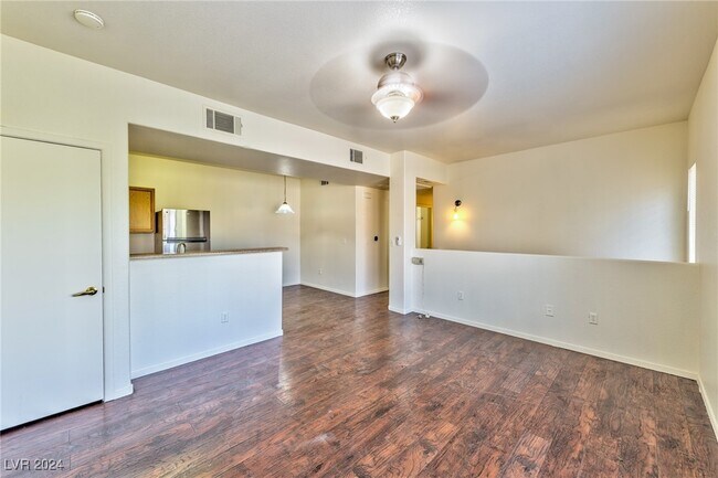 Foto del edificio - 2071 Hussium Hills St