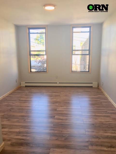 Foto del edificio - 54-38 Nurge Ave