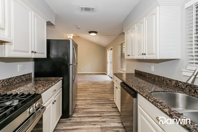 Foto del edificio - 6418 Newquay St
