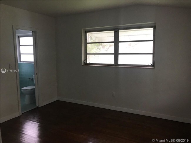 Foto del edificio - 5901 Devonshire Blvd