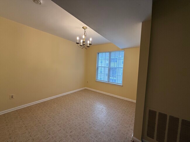 Building Photo - 1405 Key Pkwy