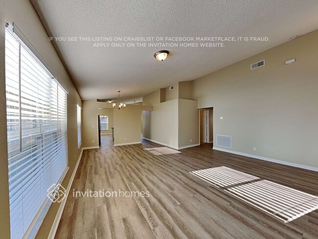 Building Photo - 14149 Castle Rock Dr