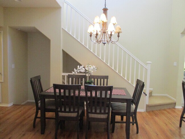 Building Photo - Calvera HIlls 2 bedroom 2 bath plus den To...