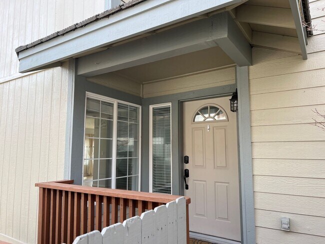 Building Photo - Southwest Home Available to Lease