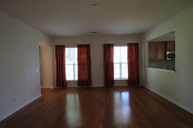 Building Photo - 6527 Carolina Commons Dr