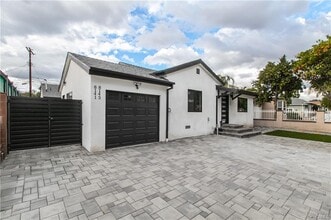 Building Photo - 8143 Hazeltine Ave