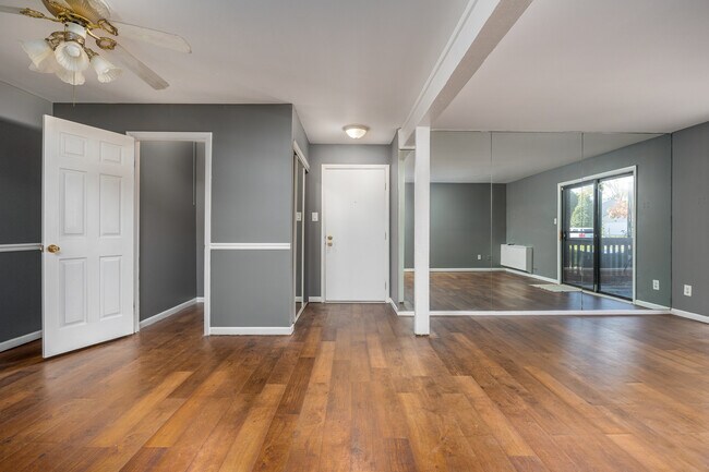 Building Photo - 801 Garden Cir