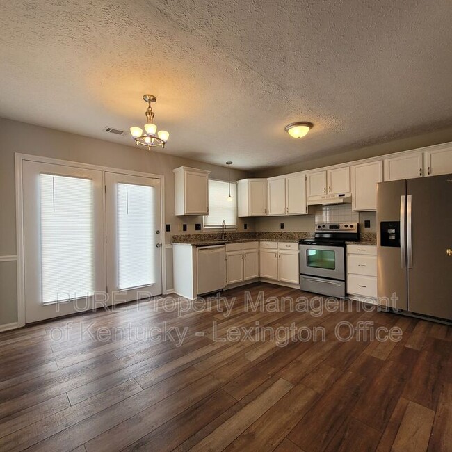 Building Photo - 1304 Red Stone Dr