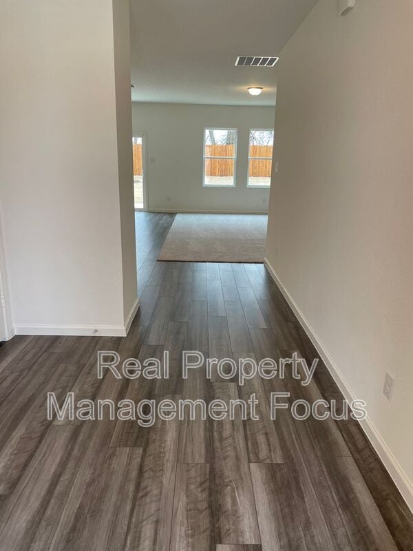Foto del edificio - 2629 Silver Leaf Ln