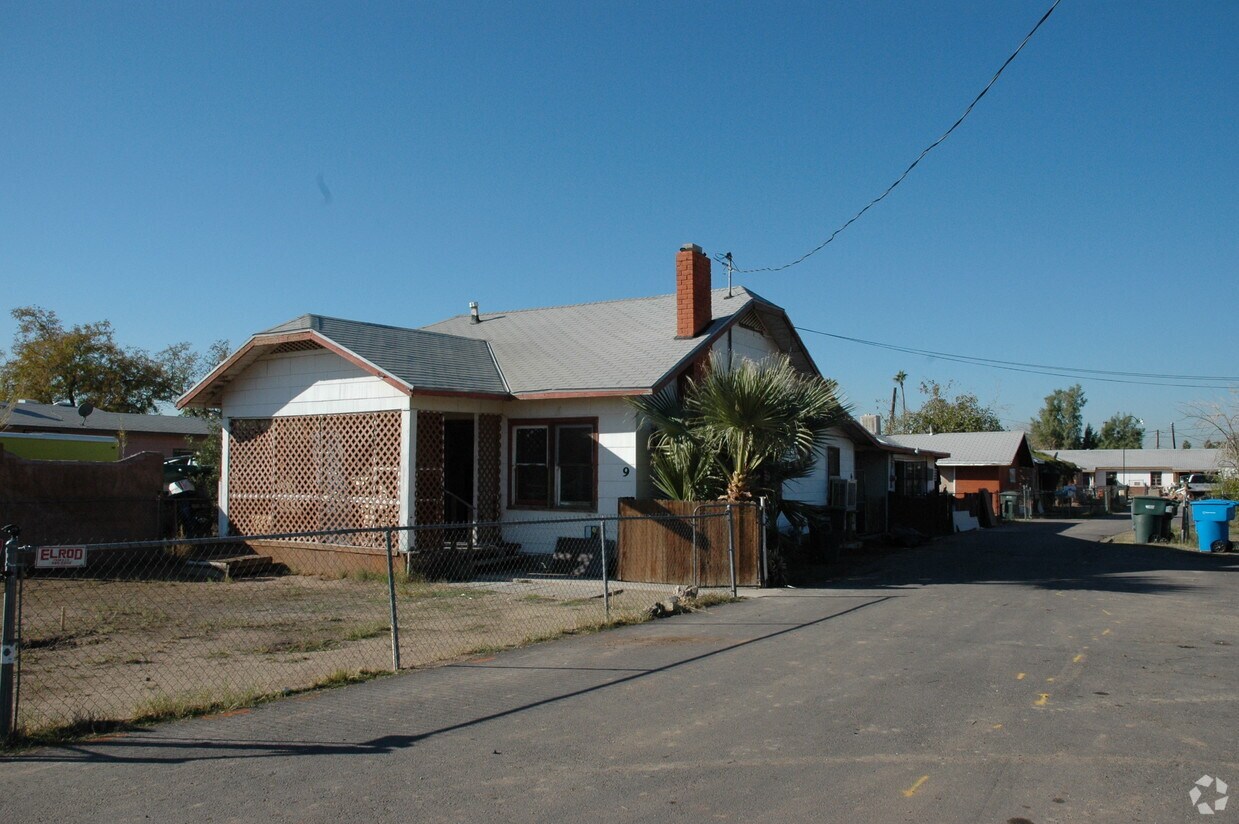 Building Photo - 1718 N 26th Pl