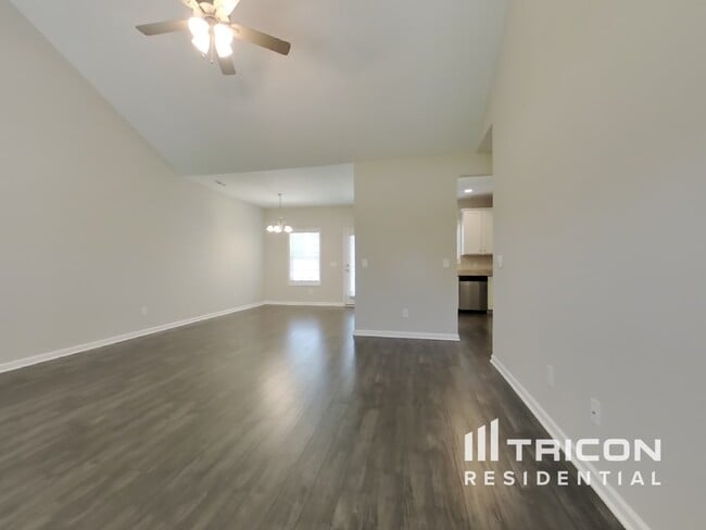 Building Photo - 1007 Cyril Dr