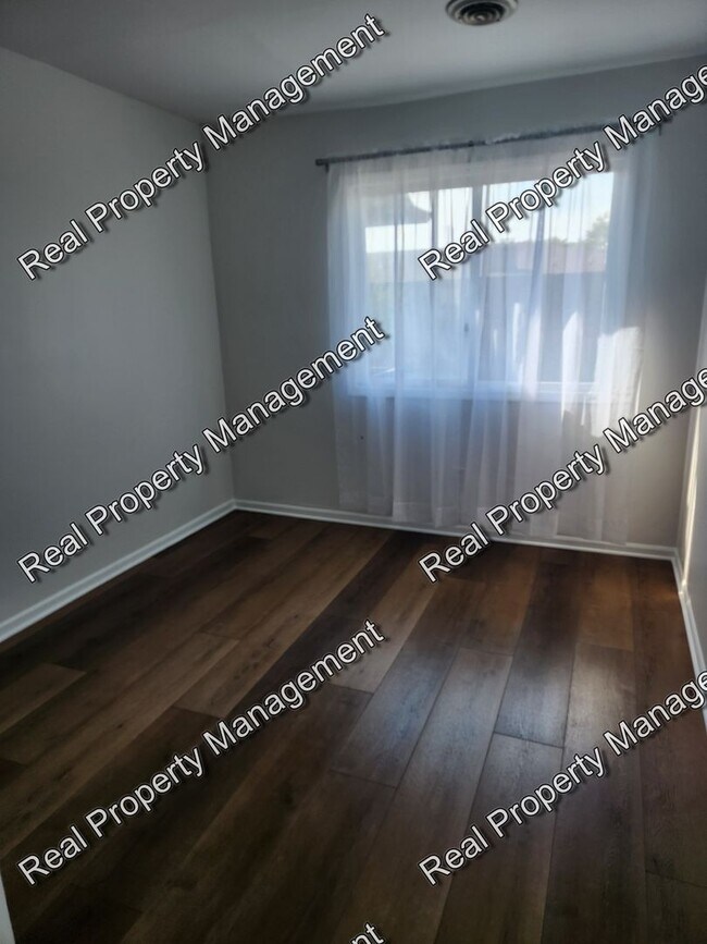 Foto del edificio - Two Bedroom Highland Condo