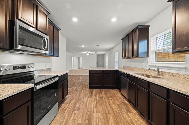 Building Photo - 101 Fairfax Ln