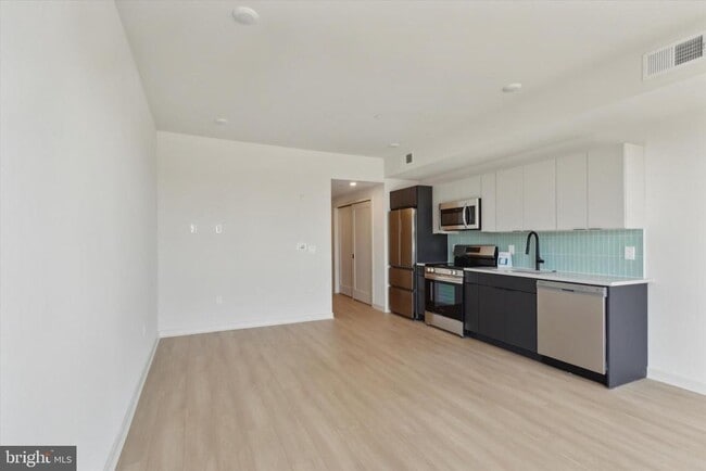 Building Photo - 1775 N American St