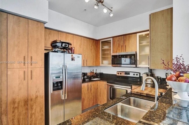 Building Photo - 7900 Harbor Island Dr