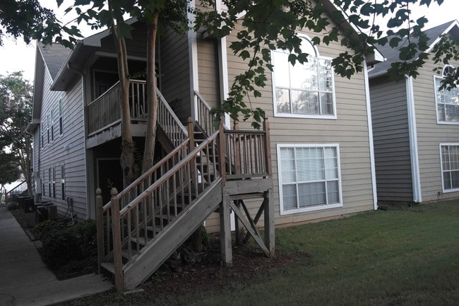 Building Photo - 200 Waters Edge Ln