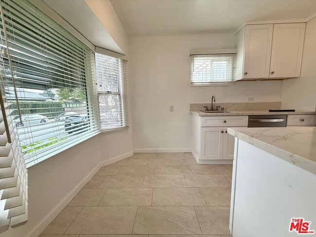 Foto del edificio - 1157 N Genesee Ave