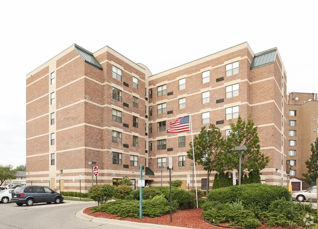 Building Photo - Canton Manor