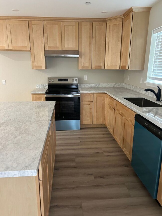 Foto del edificio - New 2 Bedroom, 1.5 Bathrooms in Santa Rosa Available Now!