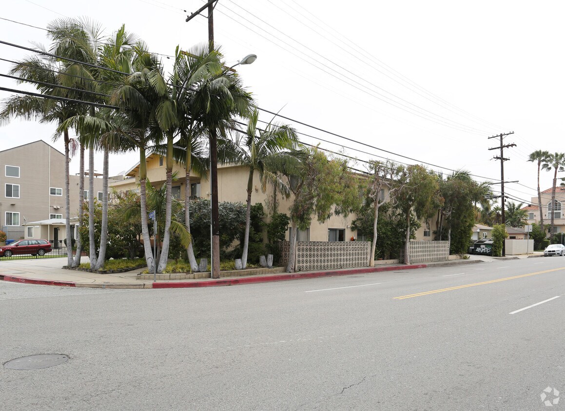 Building Photo - 11950 Courtleigh Dr