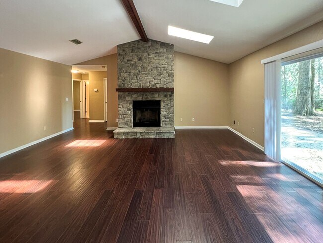 Foto del edificio - 3/2 Pet Friendly House with HUGE Back Yard...