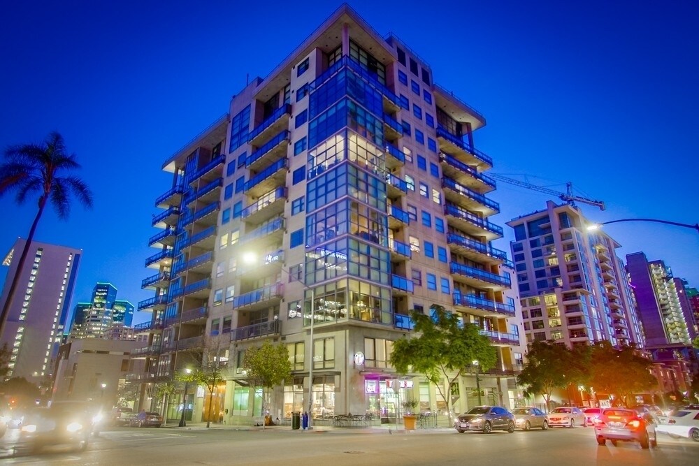 Primary Photo - M/I Special - Stunning Condo w/ Bay Views ...