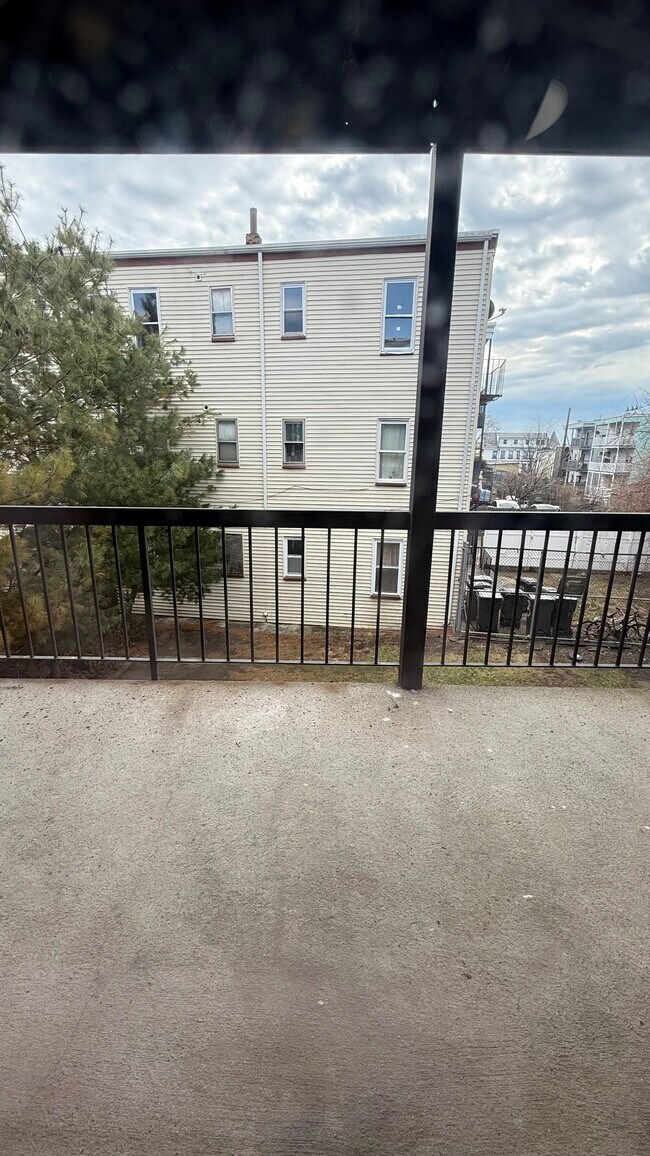 Building Photo - 69 Shawmut St