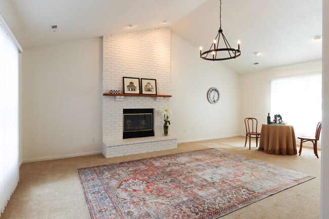 Foto del edificio - Bright 3BR/2BA Home in Quiet, Desirable Neighborhood with Garage!