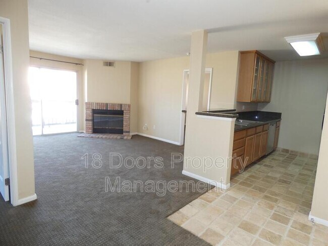 Building Photo - 7150 Shoreline Dr