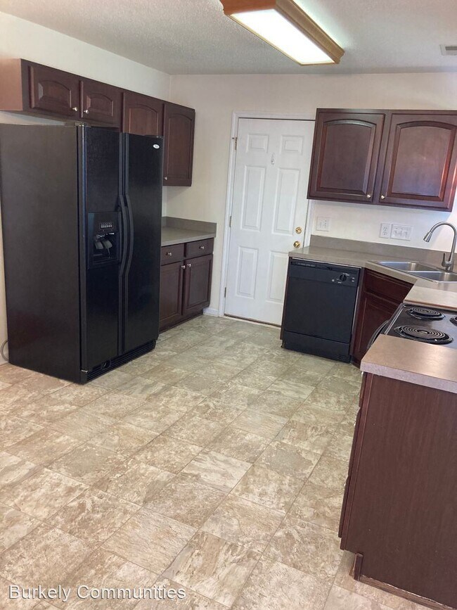 Foto del edificio - 3 br, 2 bath House - 605 Spring Leaf Ct.