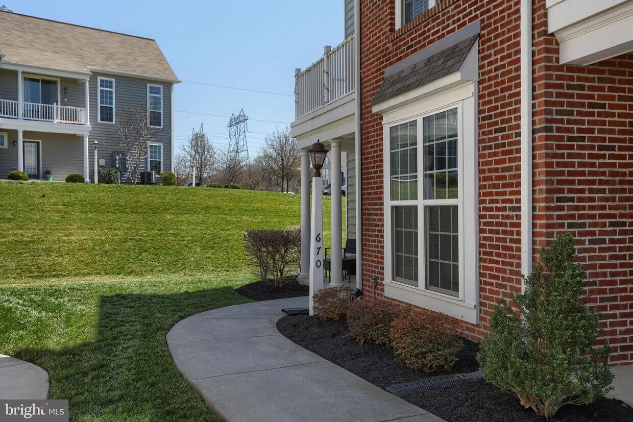 Foto principal - 670 Whitetail Dr
