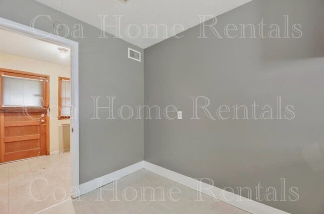 Building Photo - North East duplex