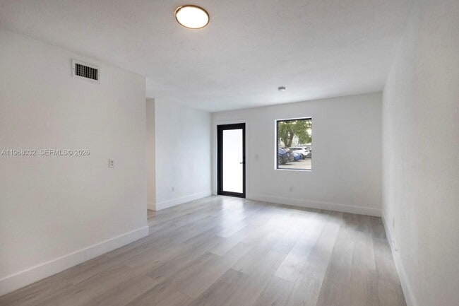 Foto del edificio - 37 NW 59th St