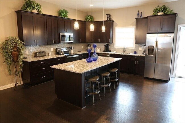 Building Photo - 869 N Park Trail Dr