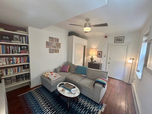 Living room - 930 N 5th St
