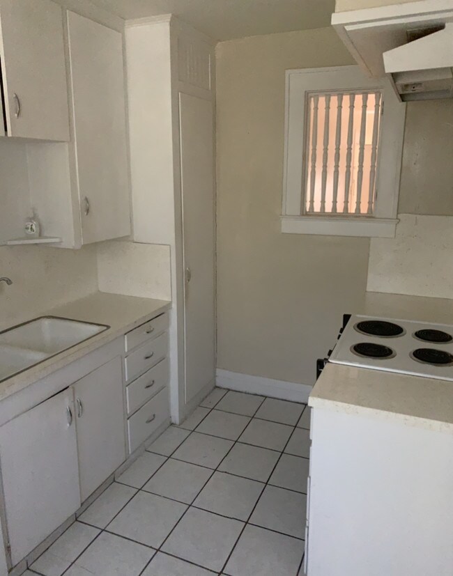 Building Photo - 715 S Carancahua St