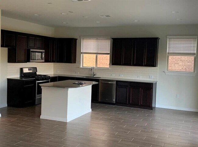 Building Photo - 13902 Osmarea Dr