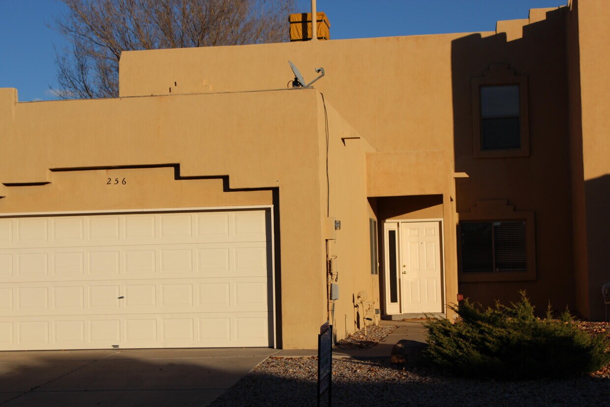 Primary Photo - 256 Glenridge Park Ln NE