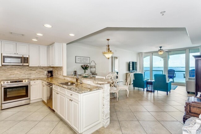 Building Photo - 5 Portofino Dr