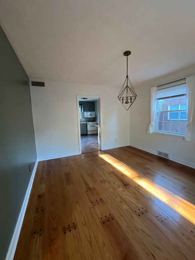 Building Photo - 510 Maple Dr