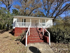 Building Photo - 909 Troup St