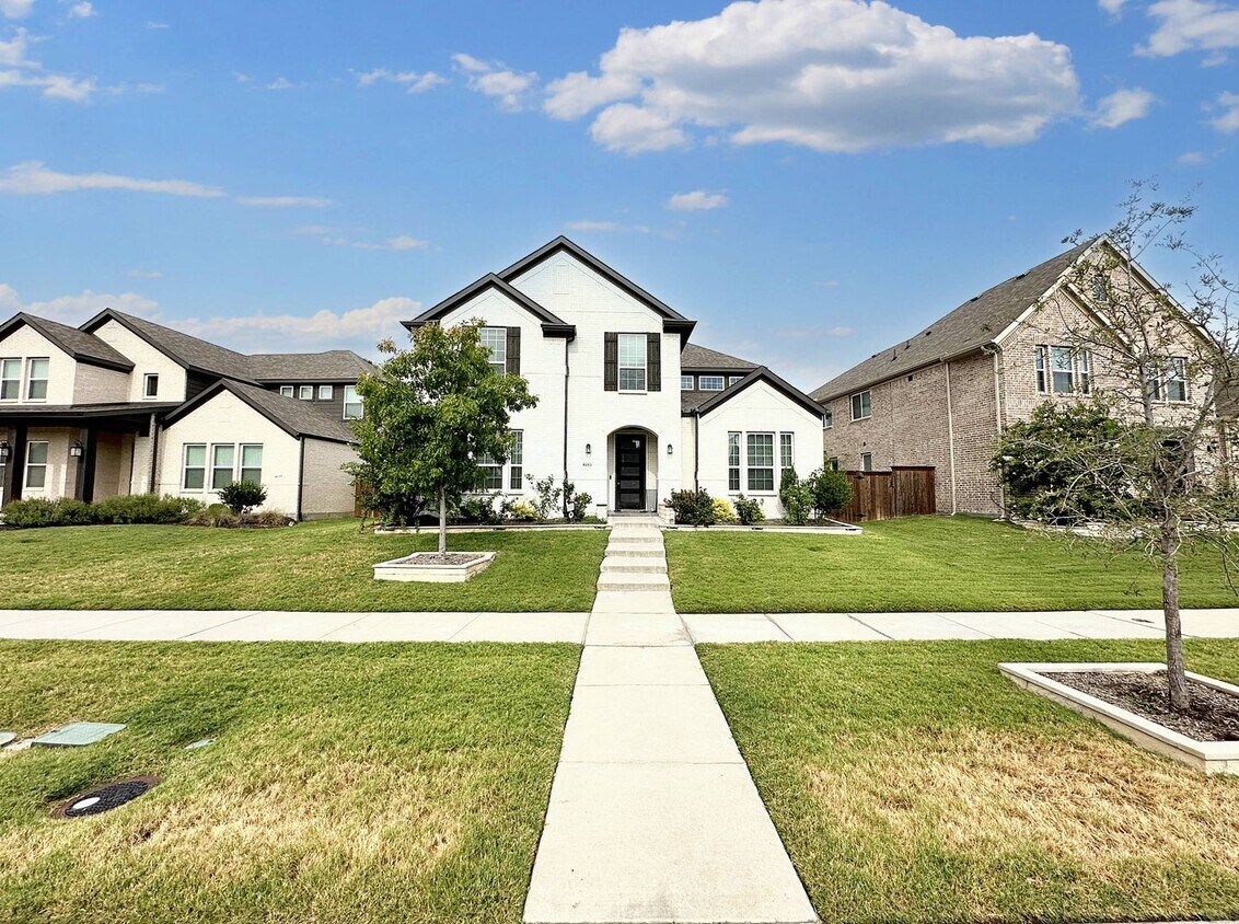 Primary Photo - Dream Home with TONS of Upgrades
