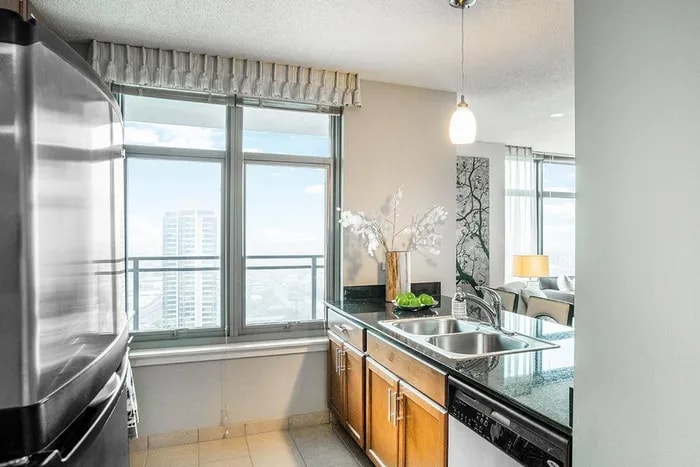 Photo - 550 W Kinzie St (Chicago, IL)