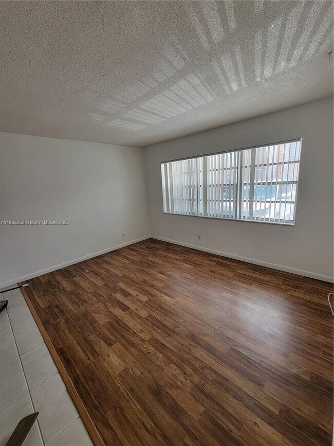 Foto del edificio - 3550 NW 8th Ave