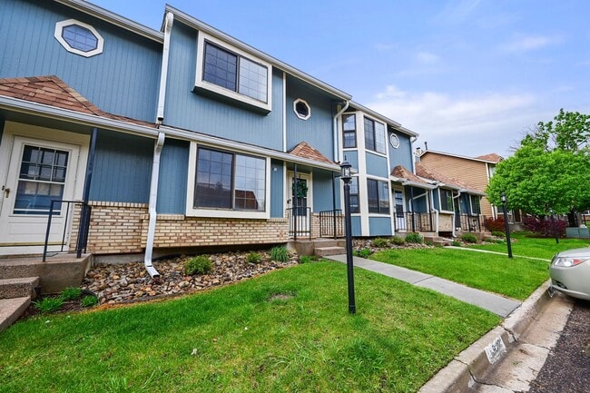 Building Photo - 3 Bedroom Townhouse Close To Ft. Carson