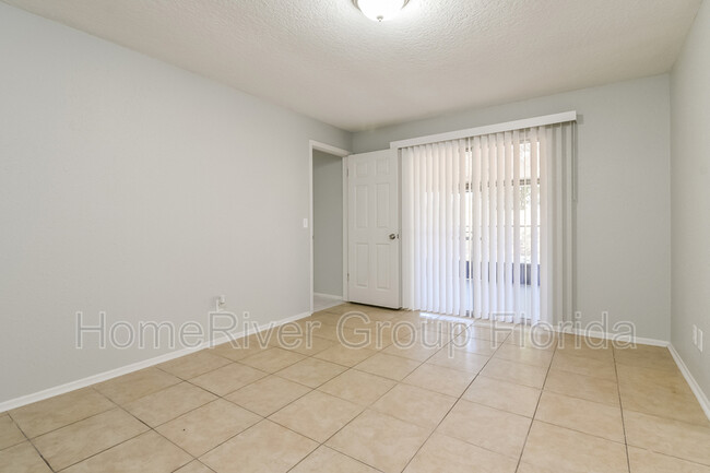 Building Photo - 7639 Rio Pinar Lakes Blvd